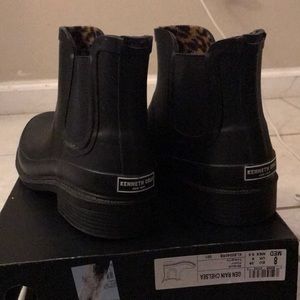 Kenneth Cole black Gen Rain Chelsea boots 8 M